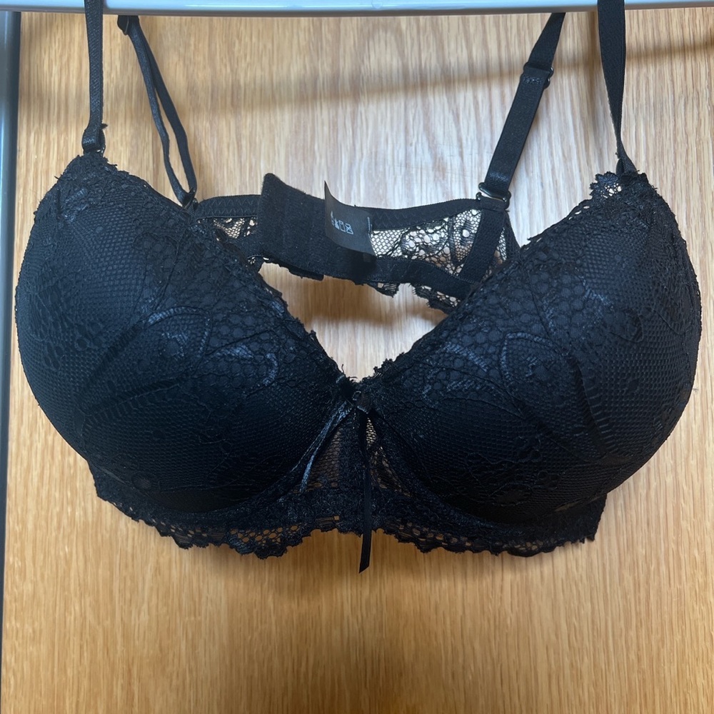 Black lace push-up bra